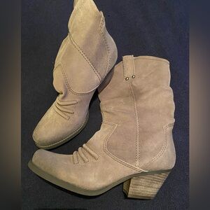 BCBG COWBOY STYLE BOOT